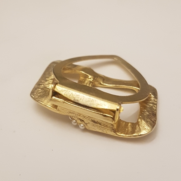 💲5️⃣ in 🛍️of2+  Gold Tone Geometric Ribbon Scarf Clip - Picture 9 of 9